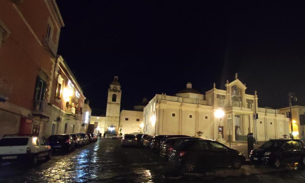 Dimora Della Marchesa - Al Duomo Apartment มันเฟรโดเนีย ภายนอก รูปภาพ