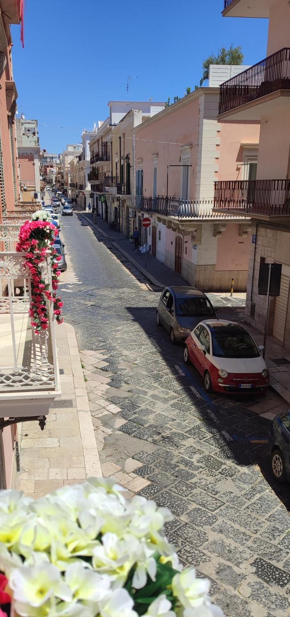 Dimora Della Marchesa - Al Duomo Apartment มันเฟรโดเนีย ภายนอก รูปภาพ